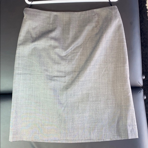 Tahari two-piece skirt suit - Picture 5 of 9